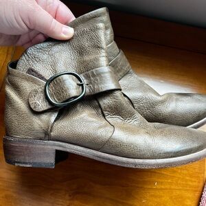 P. Monjo Todo Fango leather booties with Buckle size 37.5